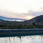 The Nine Graces -villa Astarte, Sea Views, Private Pool And Jacuzzi Naxos City